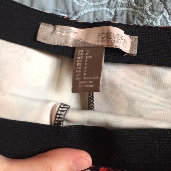 Forever 21 contemporary Skirt Butterfly print - Picture 2 of 2